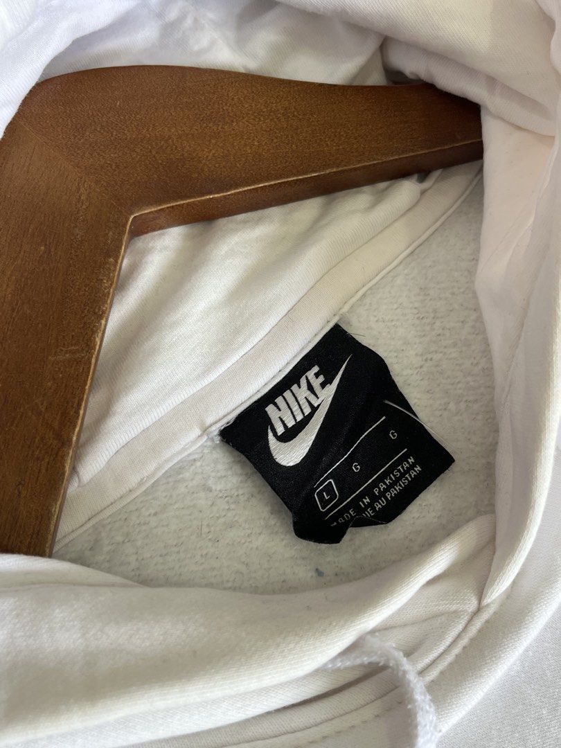 Nike white hoodie (Category: Coats, Jackets and Outerwear) located in Manila. Submitted by cjcuevas_05 (Listing ID 1466558031, Image 3). Description: 📌Tanza Cavite Dimes: 24x27 Good condition GCASH ONLY, can ship thru JnT/orange check out for sf .