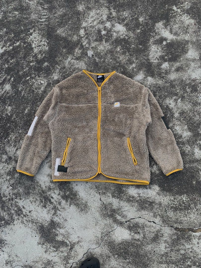 Nike Wild Sherpa (Category: Coats, Jackets and Outerwear) located in Daraga. Submitted by kr1shhh (Listing ID 1466518794, Image 1). Description: .