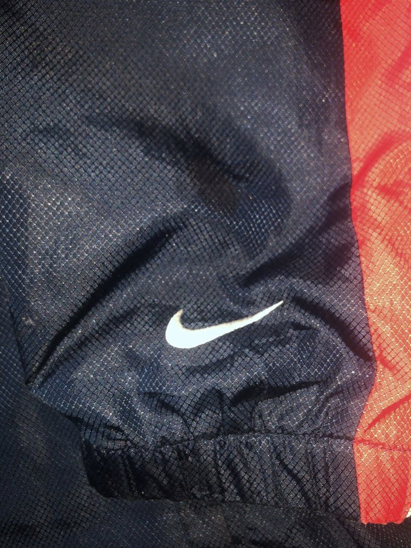 NIKE windbreaker (Category: Coats, Jackets and Outerwear) located in Manila. Submitted by golden_znamss (Listing ID 1466444668, Image 3). Description: NIKE windbreaker 550💸only bago bago pa, galing ibang bansa 📍Montalban.