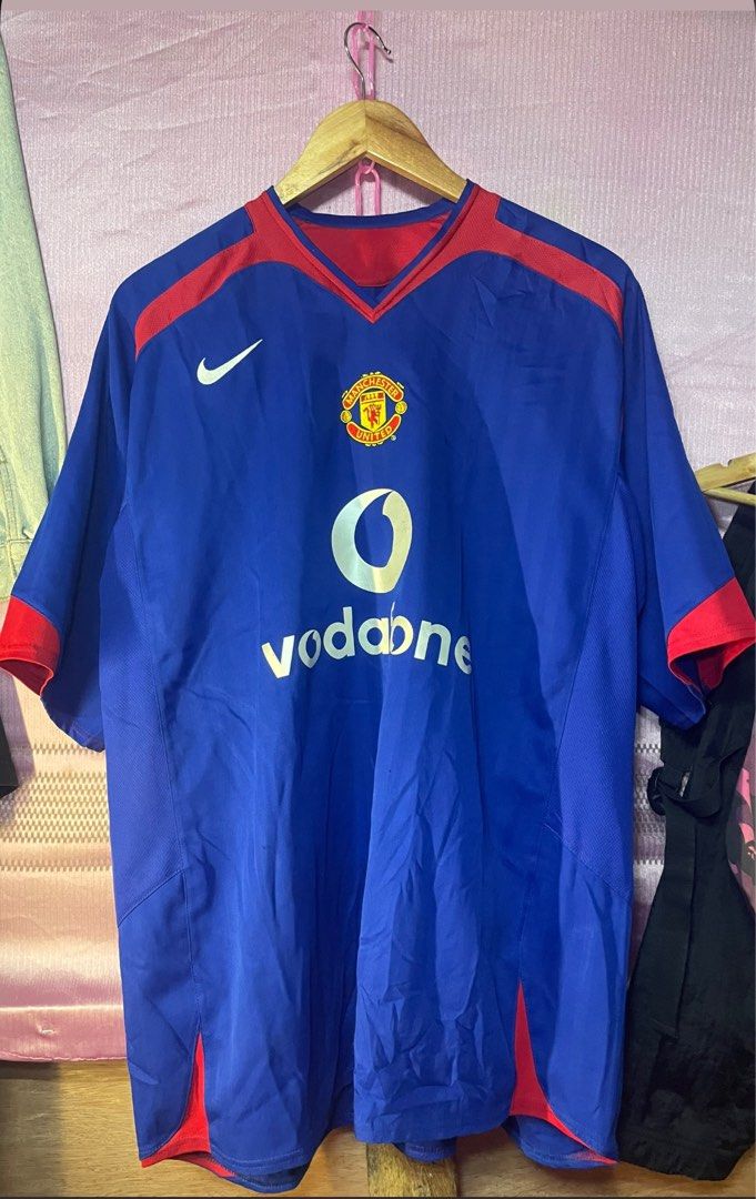 Nike wodafone (Category: Shirts) located in Manila. Submitted by y2karchive (Listing ID 1466415198, Image 1). Description: Authentic Good condition Color rate 9.5/10 Check details .