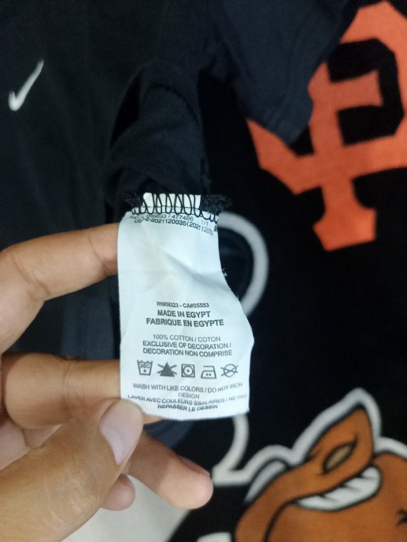 Nike Women's Crop Top (Category: Shirts) located in Castilla. Submitted by stignapamorma (Listing ID 1466492175, Image 3). Description: Size - 17.5x17.5 Condition - Excellent Color Rate - 9/10 Issue - None Price - 350+SF.