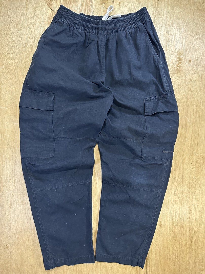 Nike Woven Cargo Pants (Category: Chinos) located in Bacolod City. Submitted by dannnsoy (Listing ID 1466445974, Image 1). Description: Nike Woven Cargo Pants •In very good condition •Dimension: 26-30” x 36” •Issue: Signs of usage •Price: 899 only 📍Note: Color may vary to due lighting and camera resolution. .