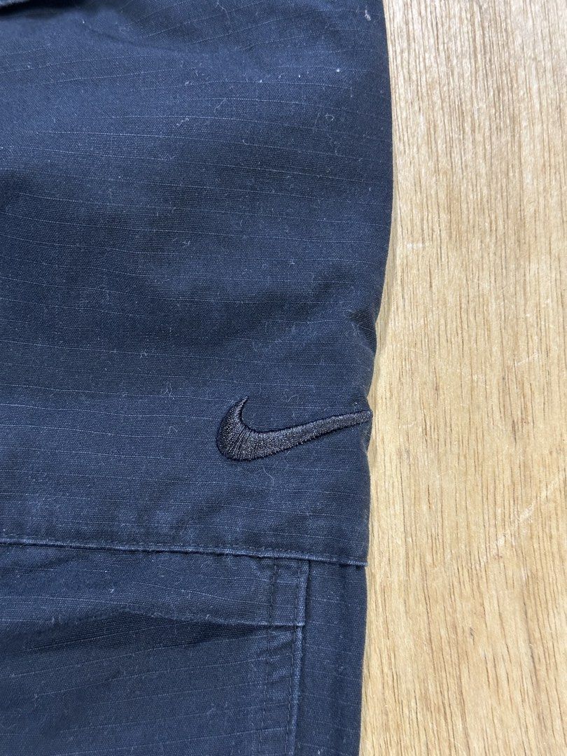 Nike Woven Cargo Pants (Category: Chinos) located in Bacolod City. Submitted by dannnsoy (Listing ID 1466445974, Image 2). Description: Nike Woven Cargo Pants •In very good condition •Dimension: 26-30” x 36” •Issue: Signs of usage •Price: 899 only 📍Note: Color may vary to due lighting and camera resolution. .
