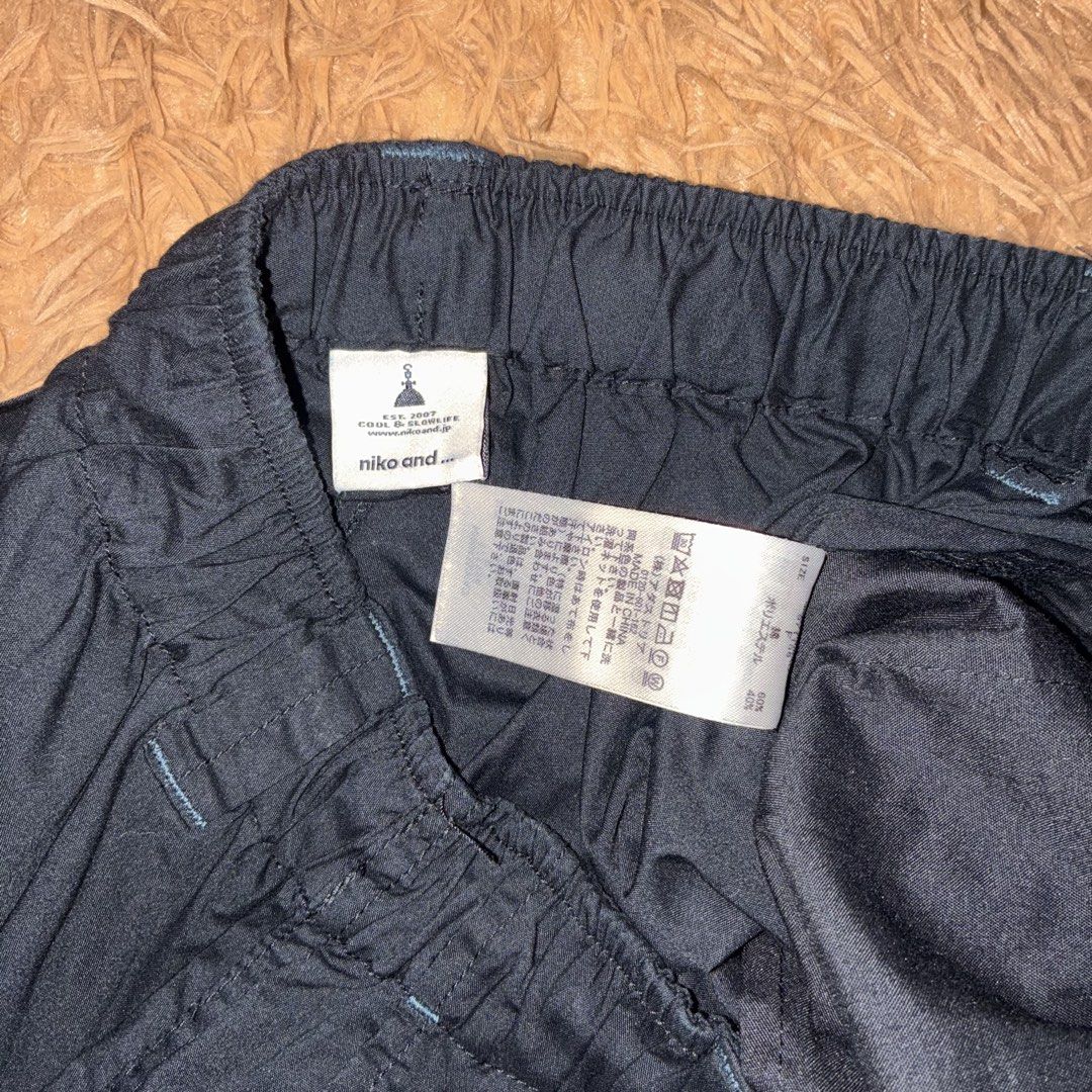 Niko and… Balloon Wide Pants (Category: Jeans) located in Nabua. Submitted by elevadoray (Listing ID 1466452203, Image 3). Description: Niko and… Balloon Wide Pants Size F (28 - 32) (39 Inches Length) Excellent Condition (10/10) P850.