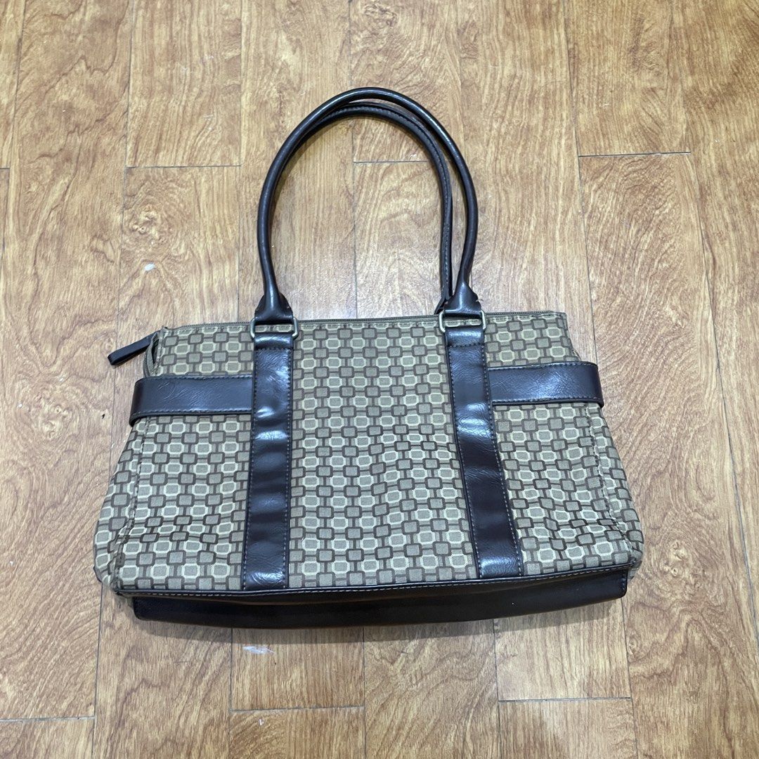 Nine West - Shoulder Bag (Category: Shoulder Bags) located in Rizal. Submitted by casheworks (Listing ID 1466507930, Image 2). Description: Nine West - Shoulder Bag - spacious interior: fits a laptop, tablet, and so much more! - structured design—an accent bag for your pretty outfits ✧ - working zippers (all) - suitable for daily use, school, work, or travel - condition: pre-loved, has visible signs of wear such surface scuffs and minimal scratch