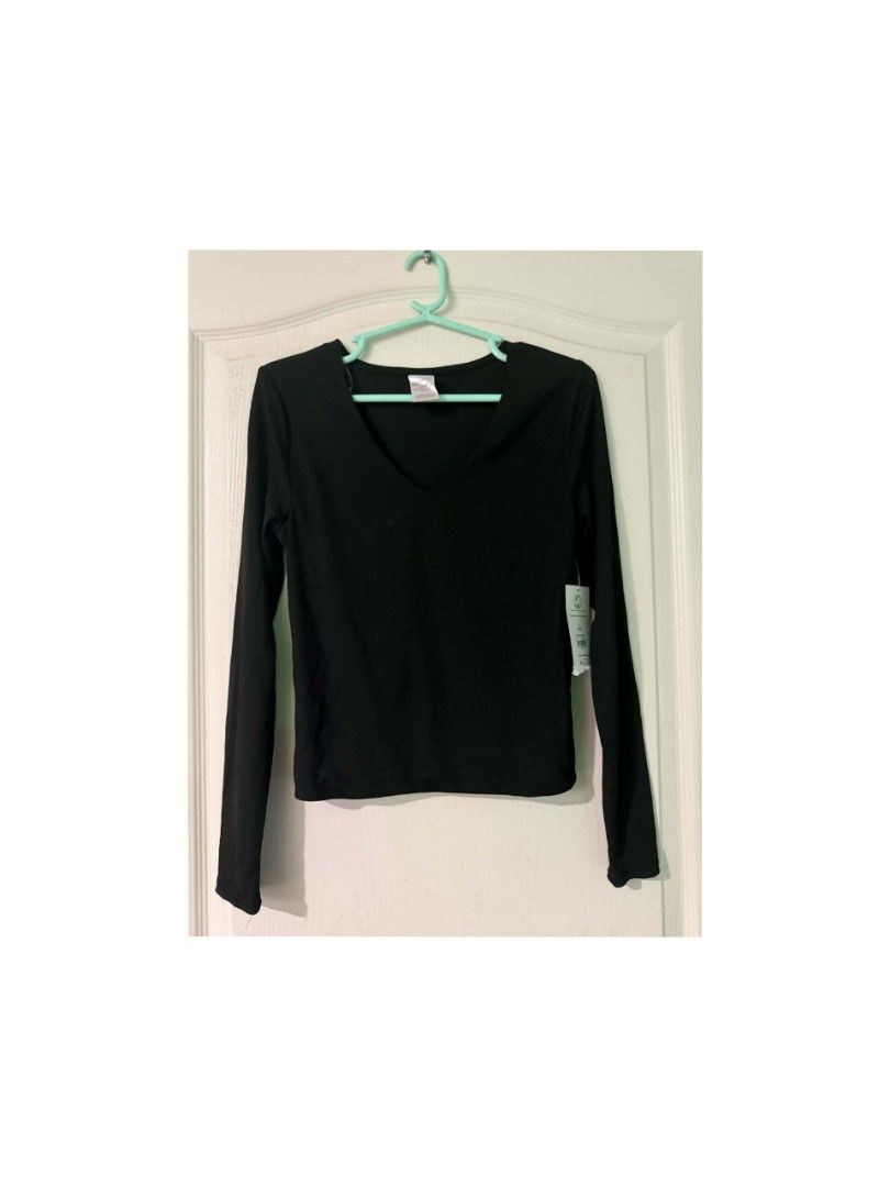 No Boundaries Double Layer Rib Tee (Category: Longsleeves) located in Legazpi City. Submitted by alyblueberyl (Listing ID 1466526970, Image 1). Description: Brandnew with Tag Size Small Selling low to declutter.