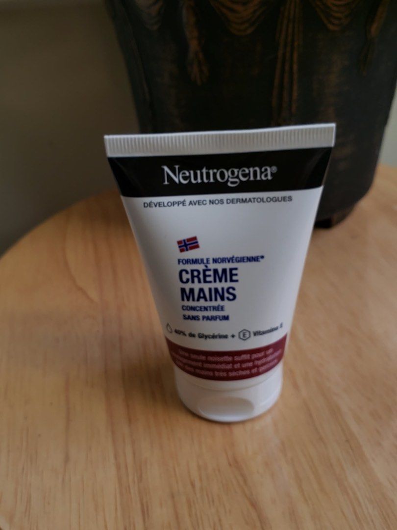 SALE🔥Nuetrogena Hand Cream 50ml from Belgium (Category: Hands & Nails) located in Calapan. Submitted by shakalak2 (Listing ID 1466421304, Image 2). Description: Was. 429 Lp na📍.