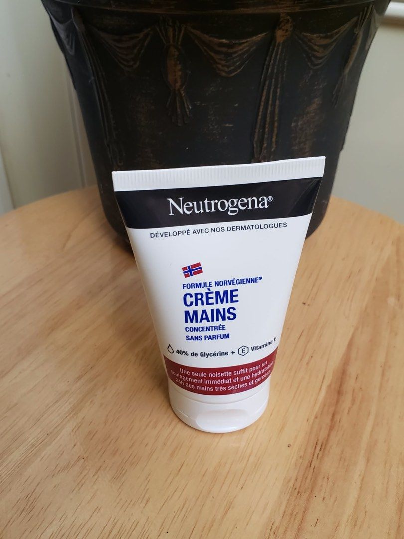 SALE🔥Nuetrogena Hand Cream 50ml from Belgium (Category: Hands & Nails) located in Calapan. Submitted by shakalak2 (Listing ID 1466421304, Image 1). Description: Was. 429 Lp na📍.