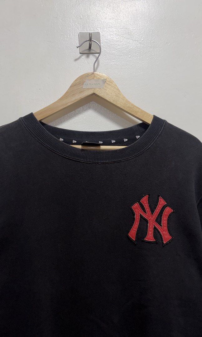 NY Yankees MLB Black Sweater (Category: Coats, Jackets and Outerwear) located in Manila. Submitted by petlover777 (Listing ID 1466410989, Image 2). Description: 23.5 x 29.5 (XL) EXCELLENT CONDITION! 🔥 Pick up location: Barangay 235 Zone 22 Abad Santos Manila Delivery: J&T | Lalamove.