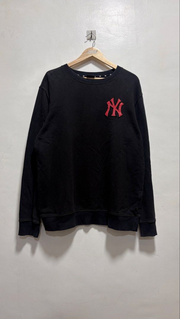 NY Yankees MLB Black Sweater (Category: Coats, Jackets and Outerwear) located in Manila. Submitted by petlover777 (Listing ID 1466410989, Image 1). Description: 23.5 x 29.5 (XL) EXCELLENT CONDITION! 🔥 Pick up location: Barangay 235 Zone 22 Abad Santos Manila Delivery: J&T | Lalamove.