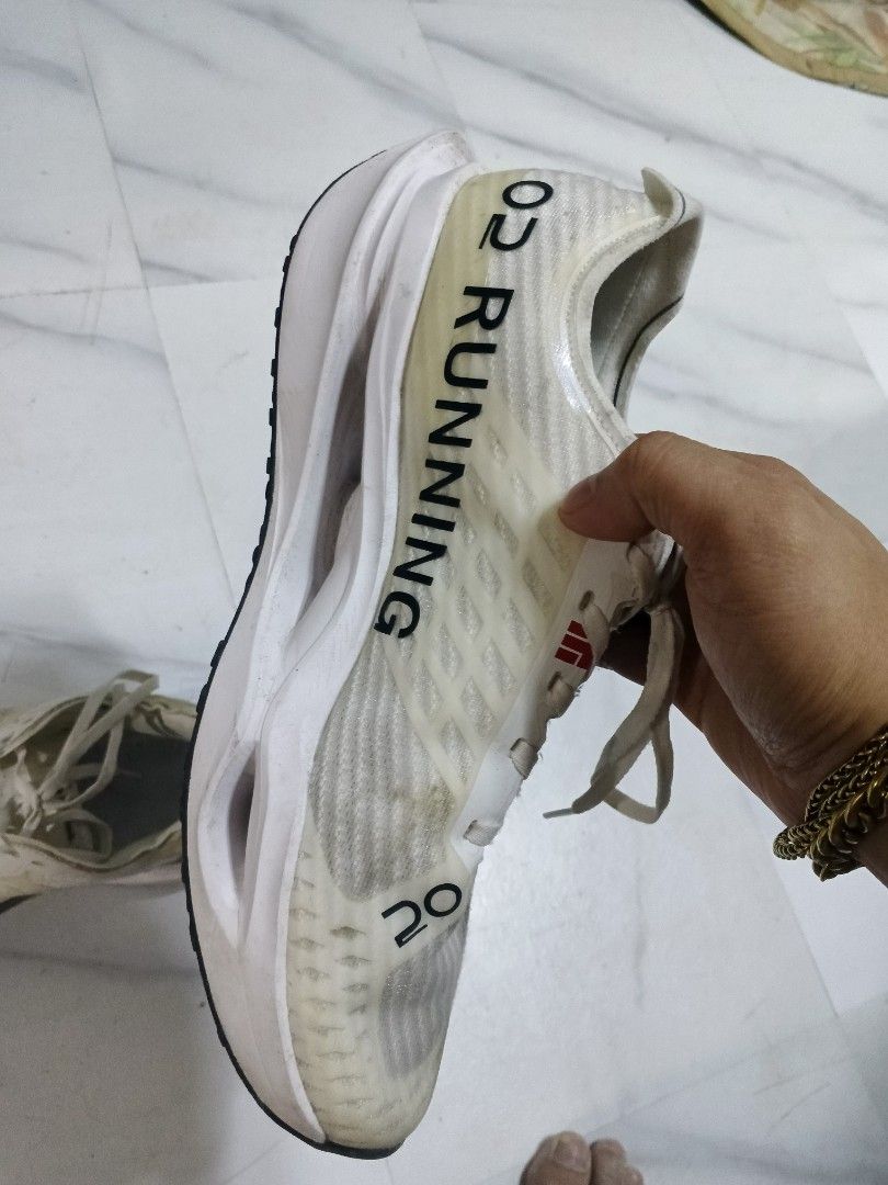 O2 Running Shoes (Category: Sneakers) located in San Jose del Monte. Submitted by sam23rd (Listing ID 1466337779, Image 3). Description: Note: wala pong insole need wash Super Lambot sa paa.