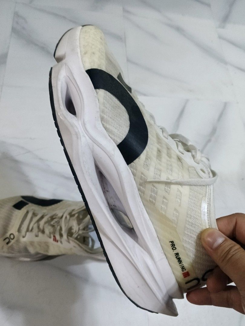 O2 Running Shoes (Category: Sneakers) located in San Jose del Monte. Submitted by sam23rd (Listing ID 1466337779, Image 2). Description: Note: wala pong insole need wash Super Lambot sa paa.