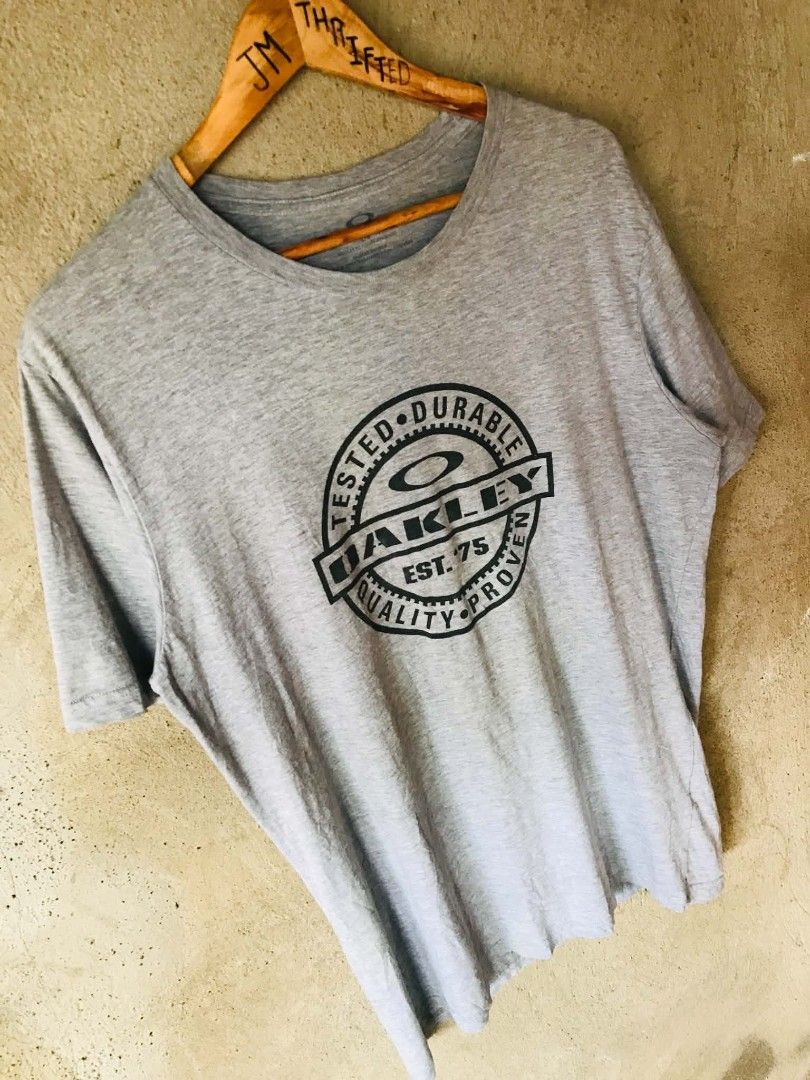 Oakley (Category: Tshirts & Polo Shirts ) located in Dumaguete. Submitted by johnmarkthrift (Listing ID 1466441527, Image 3). Description: ♻️ Oakley 🔥 Dimensions ( Large on Tags ) Length 28.5 Width 21.5 Excellent condition Color rate 9.5/10 or better need wash 500 + SF Dumaguete city negros Oriental JNT carrier 🚛.