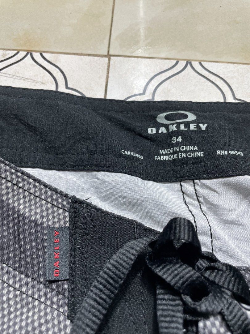 Oakley Camo BoardShorts (Category: Shorts) located in Quezon City. Submitted by renovare.196 (Listing ID 1466506504, Image 3). Description: Oakley Camo BoardShorts Excellent Condition Color Rate: 9.5/10 No Issue Measurements • Width: 34 • Length: 20 • Hem: 11.5 Price: 650 obo DM IF INTERESTED📥.