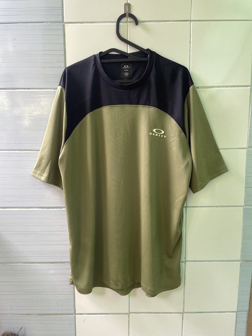 Oakley Hydroflux Mesh T (Category: Activewear) located in Liloy. Submitted by juan2thrift (Listing ID 1466383067, Image 1). Description: Oakley 10/10 24x30 Excellent As new Condition .