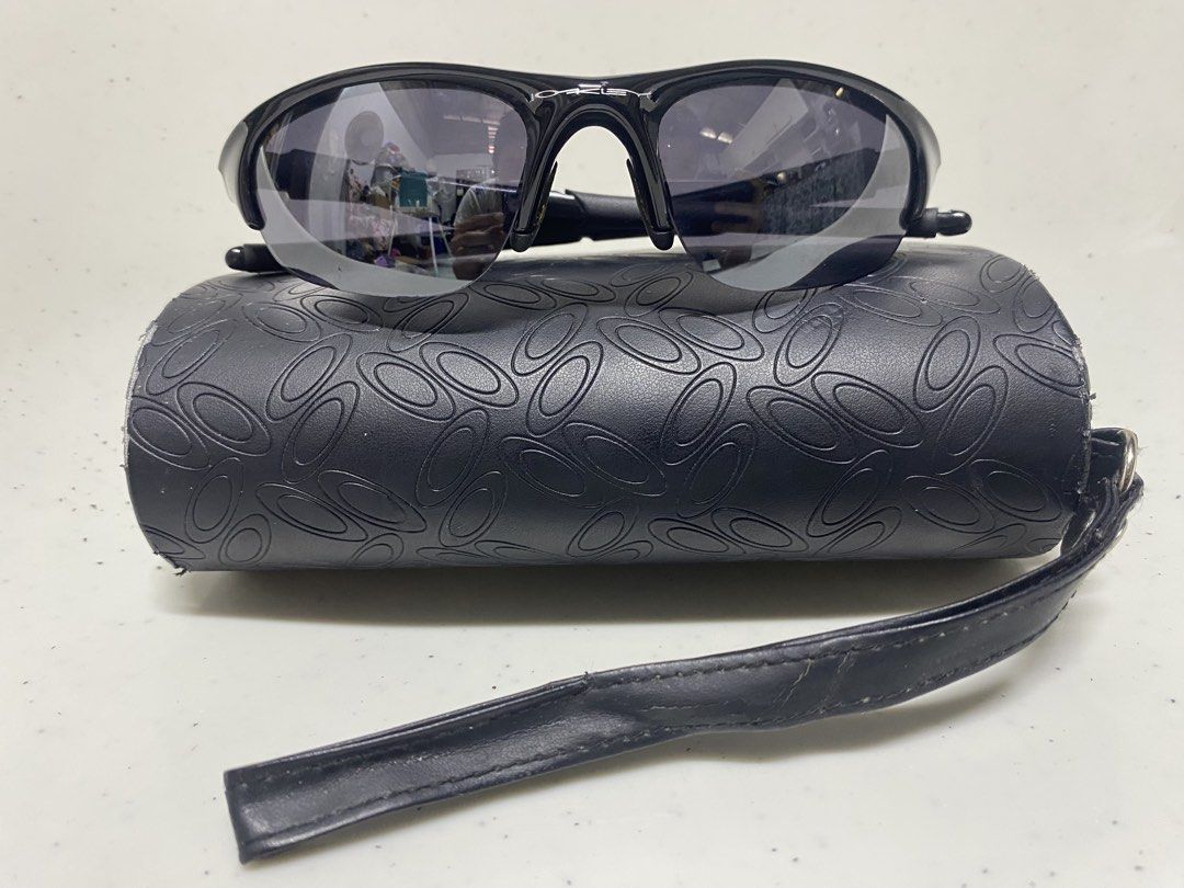 Oakley Half Jacket 1.0 Sunglass (Category: Sunglasses & Eyewear) located in Pasacao. Submitted by wengpullar37205 (Listing ID 1466414001, Image 1). Description: - Brand: Oakley - Color: Classic black frame with dark tinted lenses - Condition: Sturdy frame, clean lenses, and intact nose pads - Features: Arms fold properly, great for daily wear, sports, and outdoor activities - Inclusion: Matching leather-textured hard case with embossed oval logos
