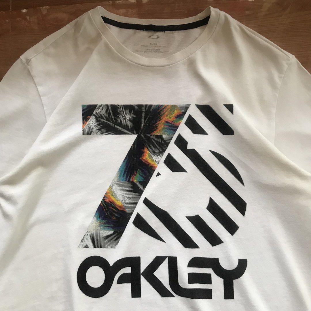 Oakley White Shirt (Category: Tshirts & Polo Shirts ) located in Cebu City. Submitted by whytruekoy (Listing ID 1466349765, Image 3). Description: Oakley White Shirt Authentic Regular fit Size XL W / 22 L / 30 Excellent.