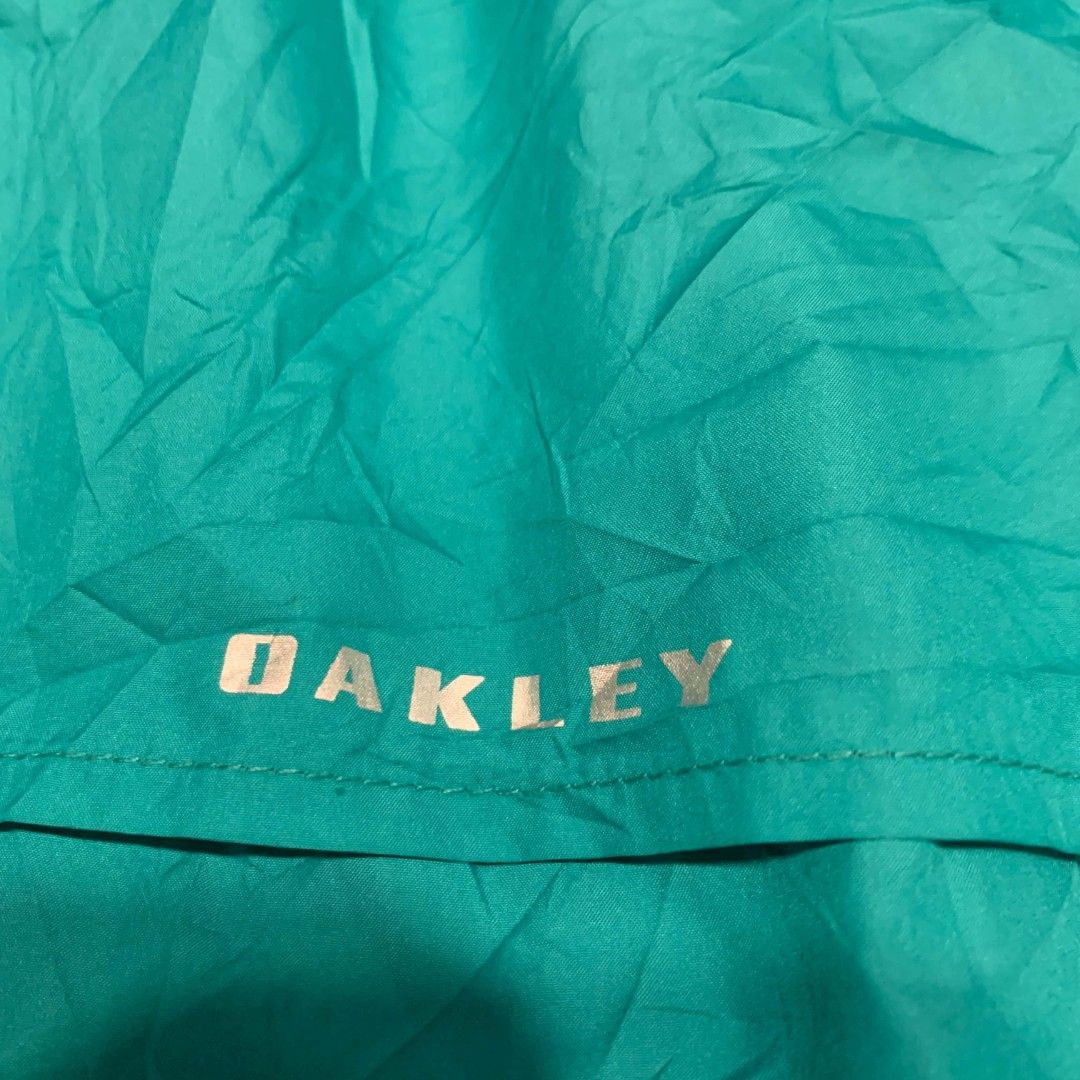 OAKLEY WINDBREAKER 25X29 (Category: Hoodies) located in Valencia. Submitted by kentmorgia.462 (Listing ID 1466339659, Image 3). Description: .