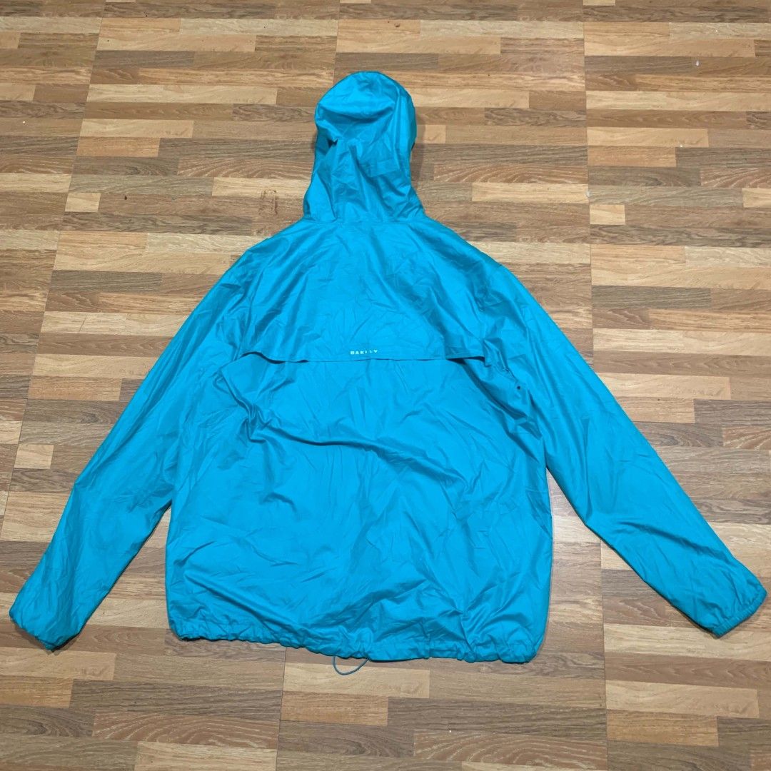 OAKLEY WINDBREAKER 25X29 (Category: Hoodies) located in Valencia. Submitted by kentmorgia.462 (Listing ID 1466339659, Image 2). Description: .