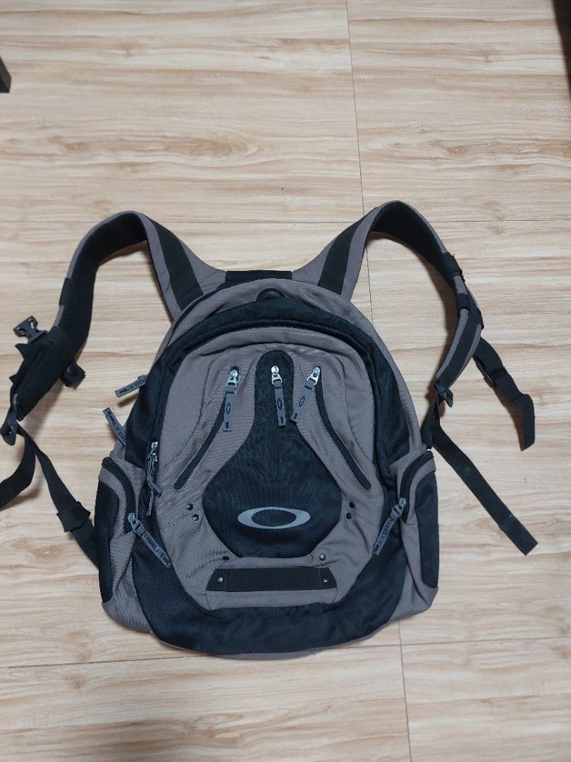 OAKLY BACKPACK (Category: Backpacks) located in Cagayan de Oro. Submitted by lj100614 (Listing ID 1466432805, Image 1). Description: ukay/preloved no flaws large size.