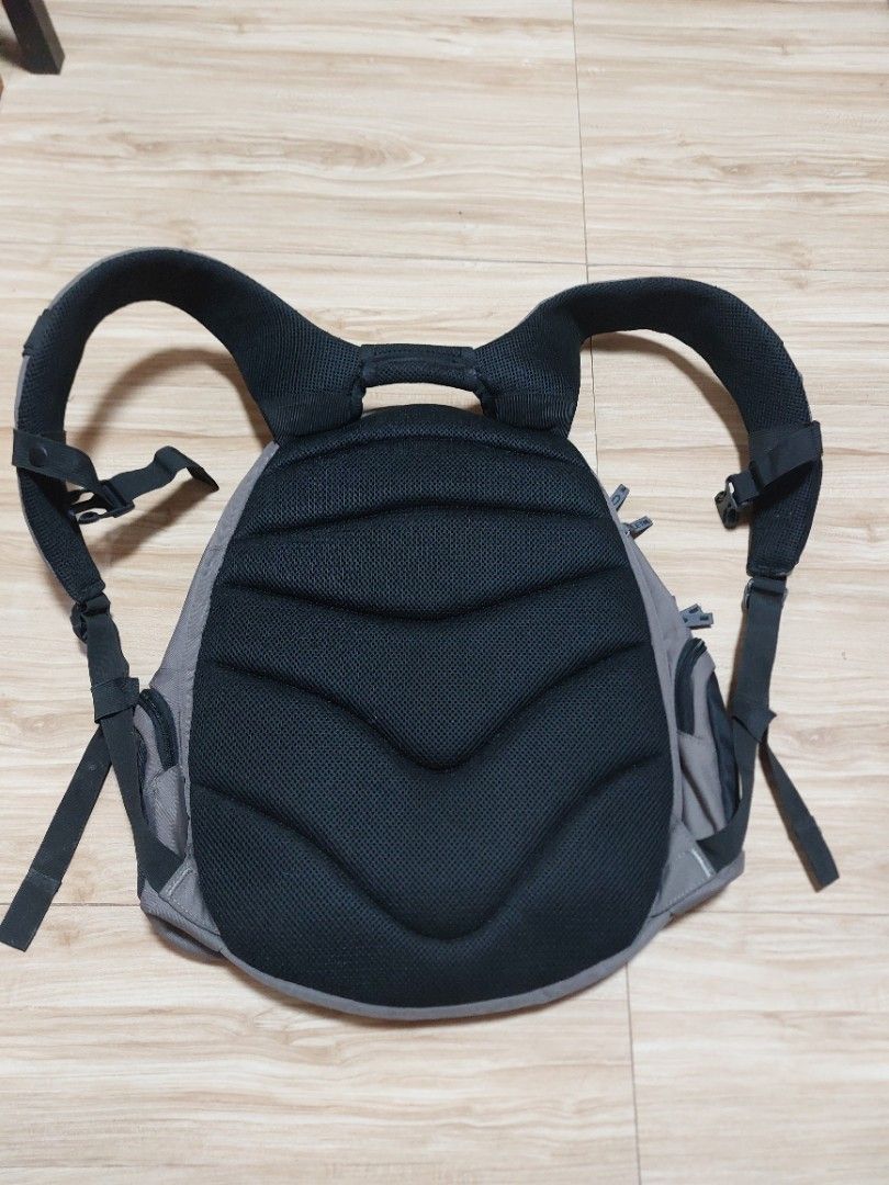OAKLY BACKPACK (Category: Backpacks) located in Cagayan de Oro. Submitted by lj100614 (Listing ID 1466432805, Image 3). Description: ukay/preloved no flaws large size.