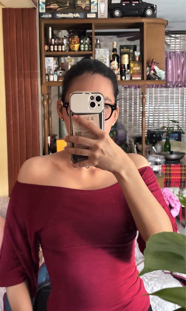 OFF SHOULDER FOR 219 (Category: Others Tops) located in Cainta. Submitted by itschloelim (Listing ID 1466545195, Image 1). Description: ONCE LANG PO NAGAMİT, BILHIN NIYO NA PO.