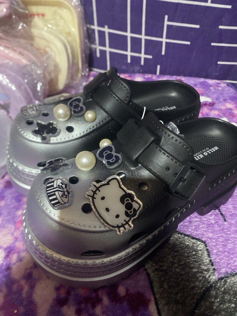 Official/ Licensed Hello Kitty Chuncky Sandals (Category: Character Goods) located in Bulacan. Submitted by cute.finds.ph (Listing ID 1466360038, Image 1). Description: —brand new —size: 37-38 but best fit for size 37.5.