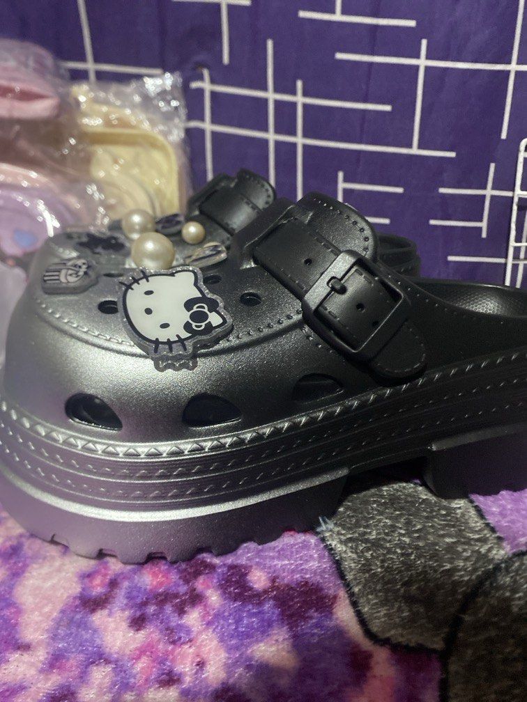 Official/ Licensed Hello Kitty Chuncky Sandals (Category: Character Goods) located in Bulacan. Submitted by cute.finds.ph (Listing ID 1466360038, Image 2). Description: —brand new —size: 37-38 but best fit for size 37.5.