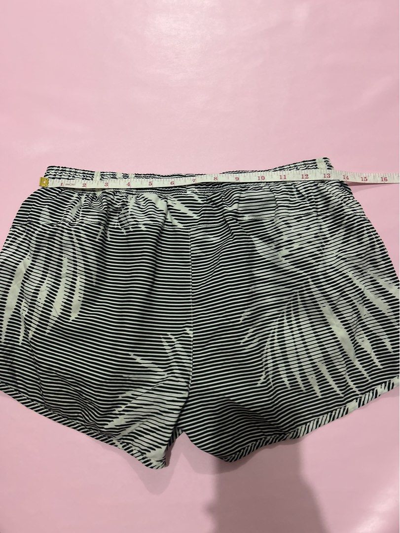 Old Navy Active Short (Category: Activewear) located in Manila. Submitted by chen_clybelles (Listing ID 1466469507, Image 3). Description: S on tag, fits to M.