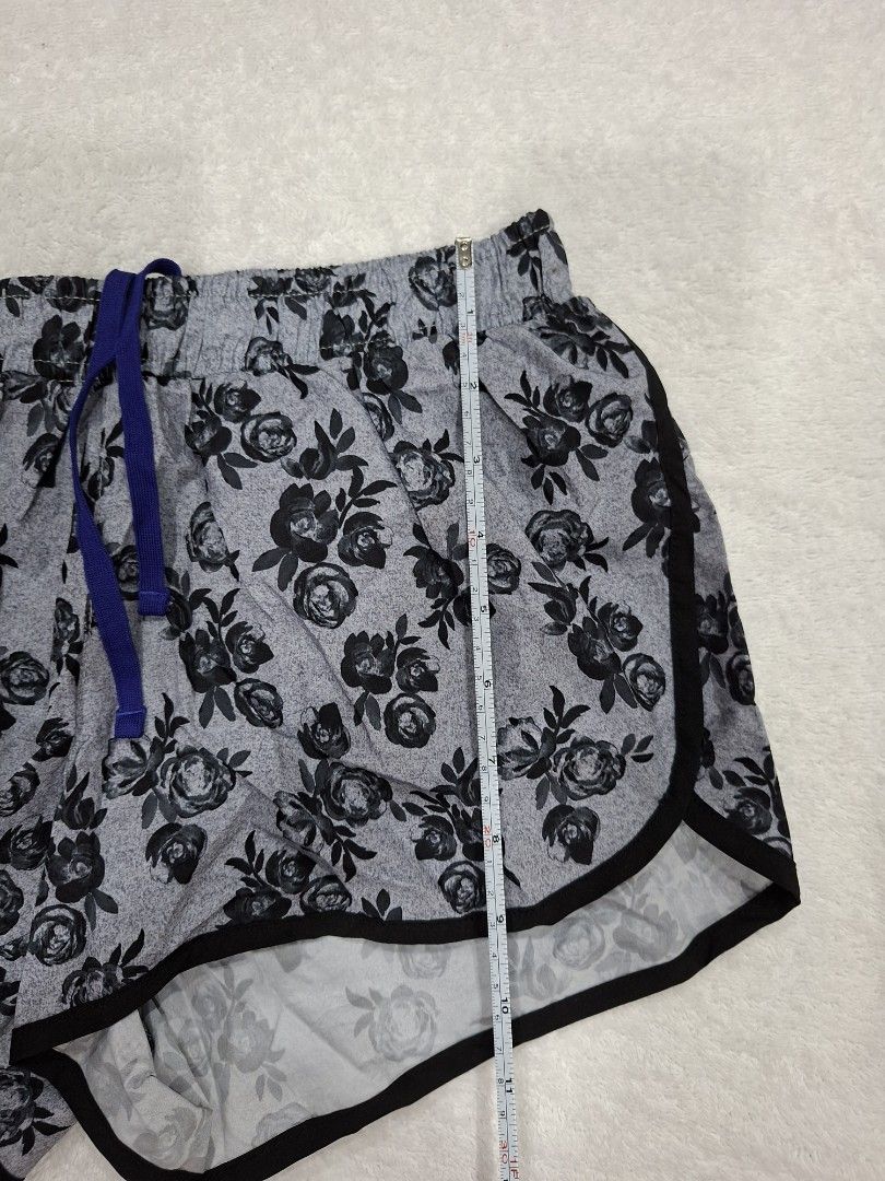 OLD NAVY GO-DRY ACTIVE SPRING RUN SHORT -XS (Category: Activewear) located in Abucay. Submitted by petiteprettyboutiquev2 (Listing ID 1466469550, Image 3). Description: Almost neeew ituu😍 Fit XS to S + SF(J&T).