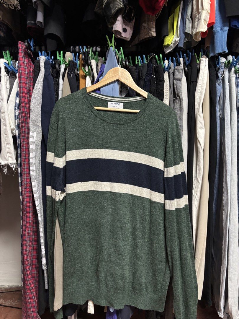 old navy sweat shirt (Category: Coats, Jackets and Outerwear) located in Pila. Submitted by isabelasthriftclothes (Listing ID 1466493845, Image 1). Description: .