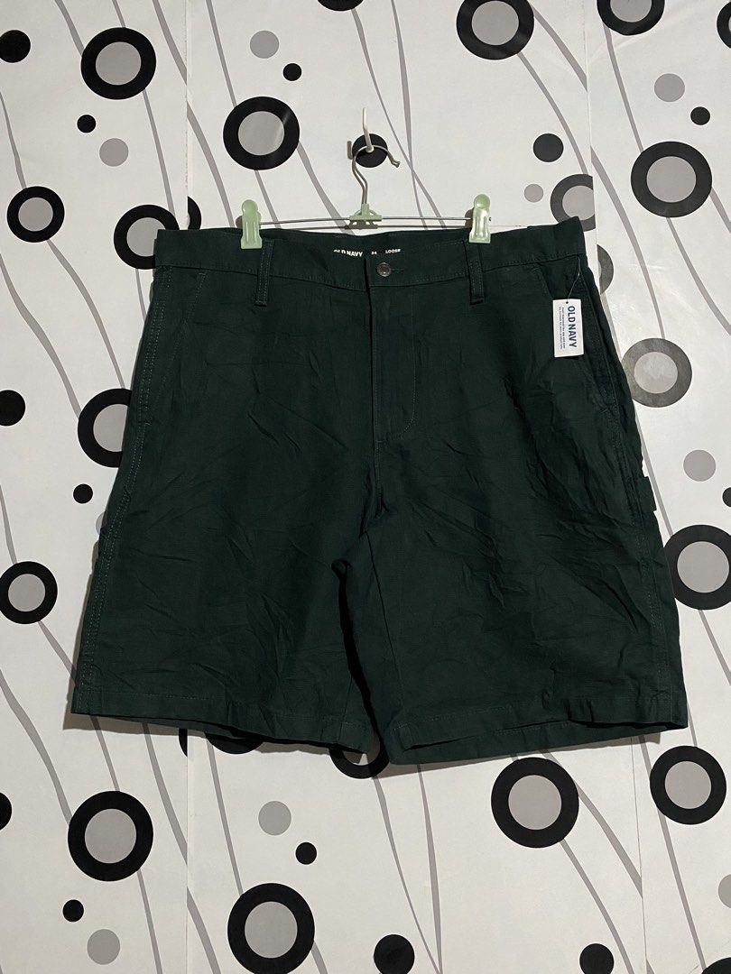 Old Navy Workwear carpenter shorts (Category: Shorts) located in Cebu City. Submitted by patspickph (Listing ID 1466399477, Image 2). Description: This is a dark green Old Navy Workwear loose carpenter shorts. Waistline 34-36 inches, Length 20 inches and Leghole is 12 inches. Brand New with tags No issue Excellent Condition👍👌.