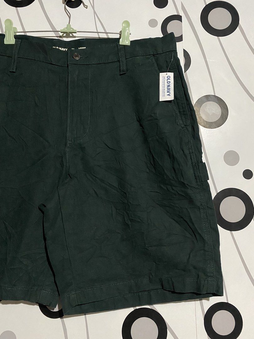 Old Navy Workwear carpenter shorts (Category: Shorts) located in Cebu City. Submitted by patspickph (Listing ID 1466399477, Image 3). Description: This is a dark green Old Navy Workwear loose carpenter shorts. Waistline 34-36 inches, Length 20 inches and Leghole is 12 inches. Brand New with tags No issue Excellent Condition👍👌.