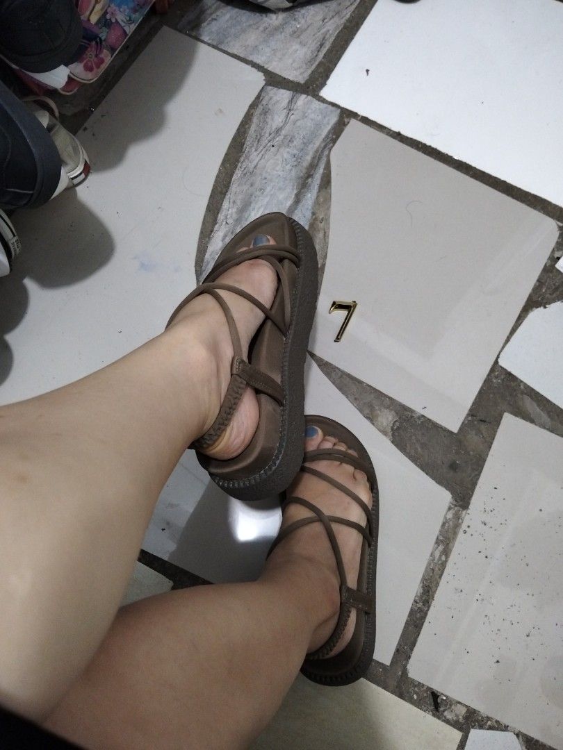 Olive Green (Category: Flats & Sandals) located in El Salvador. Submitted by francheskaukayukay (Listing ID 1466413463, Image 2). Description: .