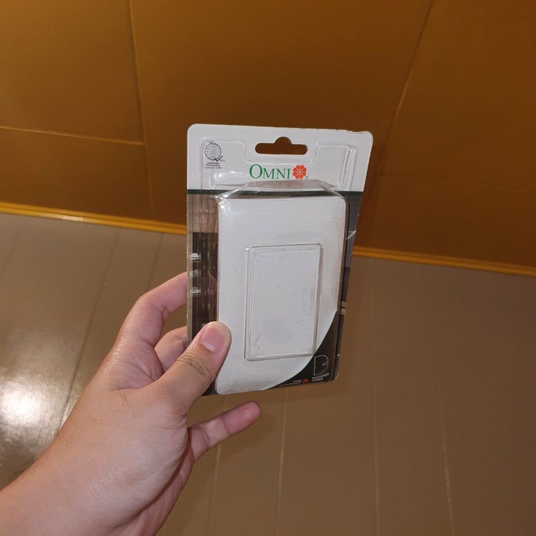 Omni light switch 1 switch (Category: Cleaning Tools & Supplies) located in Manila. Submitted by mr.fast (Listing ID 1466337342, Image 1). Description: .