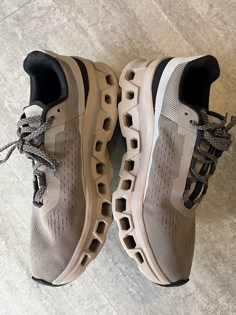 On cloud used (Category: Casual Shoes) located in Angeles City. Submitted by mike_gee99 (Listing ID 1466426000, Image 3). Description: On cloud used No box Orig Needs cleaning 3500.