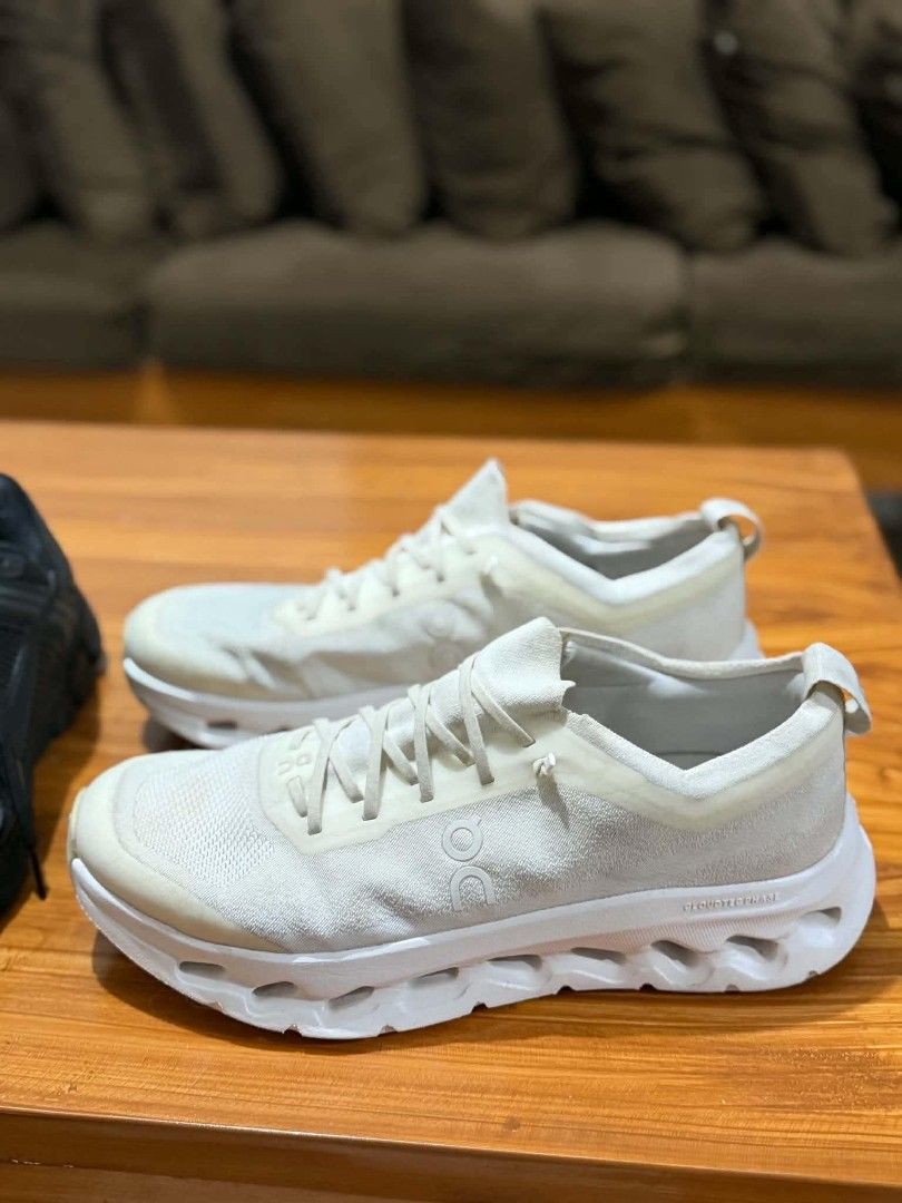 On Cloudtilt Phase white (Category: Sneakers) located in San Pedro. Submitted by madvillainkicks (Listing ID 1466362911, Image 1). Description: On Cloudtilt Phase sneakers in white. Chunky foam sole with cutout details. Mesh upper with standard lacing system. On logo on the sides and heel pull tabs. Comfortable daily trainers with Swiss engineering design..