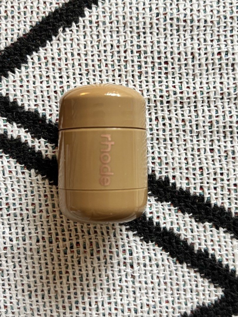 ON HAND: RHODE POCKET PEARL BLUSH MONET (Category: Makeup) located in San Juan City. Submitted by shop.r (Listing ID 1466365501, Image 3). Description: .