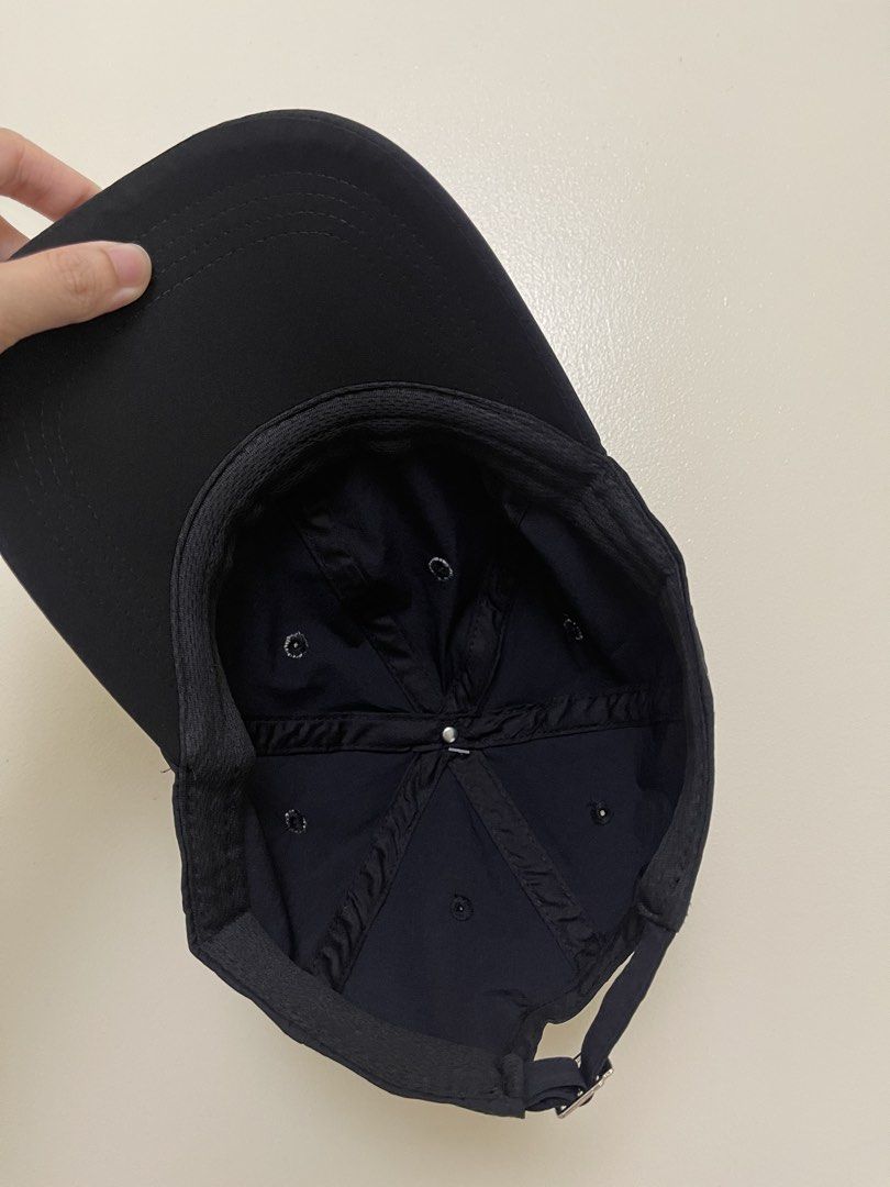 On Lightweight Cap Unisex (Category: Caps & Hats) located in Mandaluyong City. Submitted by keep.it (Listing ID 1466522015, Image 3). Description: From Vietnam Available Colors: White, Gray & Army Green.