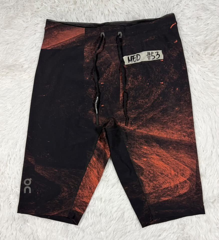 On Running Men’s Race Half Tights (Category: Activewear) located in Binalbagan. Submitted by dcorexyzzz (Listing ID 1466382469, Image 3). Description: Medium 27-30” waistline Length: 20” Authentic 💯 Lightweight material Reflective design Good as new No issues Colorway : Black and Red Lava Print Storage: Secure back zippered pocket for keys or cards Fit: Adjustable drawstring waistband ‼️ 1st & 2nd pics for reference only ‼️.