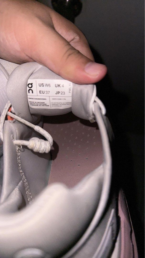 Oncloud W6 (Category: Sneakers) located in Manila. Submitted by uyjj05 (Listing ID 1466388675, Image 3). Description: .