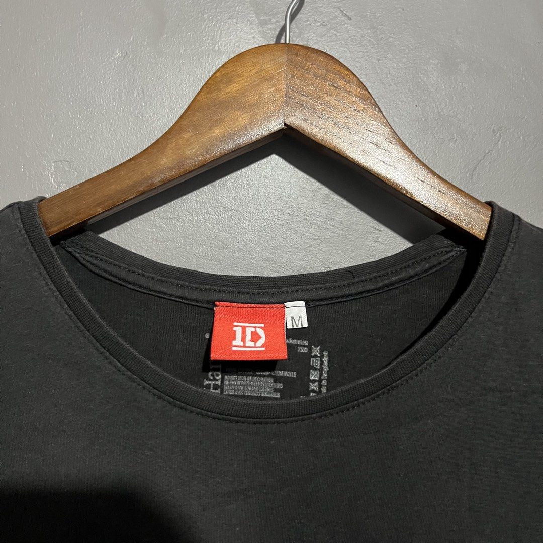 One Direction graphic shirt (Category: Shirts) located in Calauan. Submitted by randomthrift.womens (Listing ID 1466354221, Image 3). Description: .