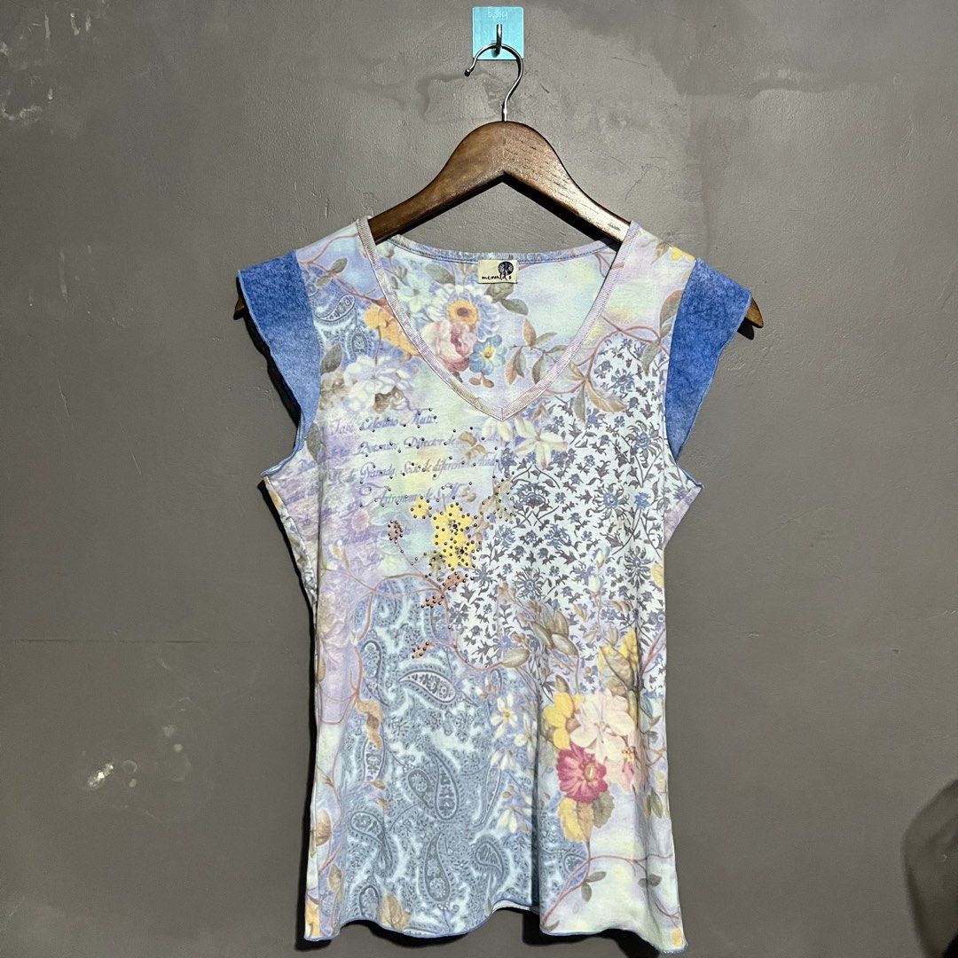 One World beaded paisley mirror print (Category: Shirts) located in Calauan. Submitted by randomthrift.womens (Listing ID 1466356163, Image 1). Description: .