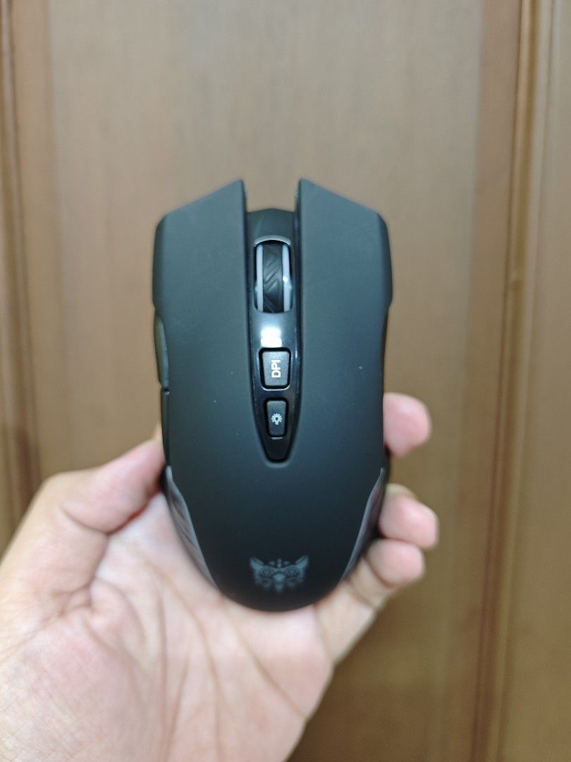 Onikuma CW905 wireless mouse (Category: Mouse & Mousepads) located in Quezon City. Submitted by unboxingtito (Listing ID 1466449826, Image 1). Description: Brand new and unused. .