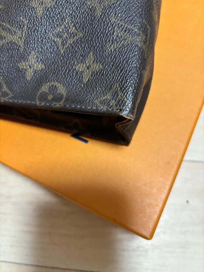 💯Orig LV pouch complete set❗️ (Category: Luxury Bags & Wallets) located in Manila. Submitted by calmforest-007b69 (Listing ID 1463526508, Image 2). Description: please see the photos.