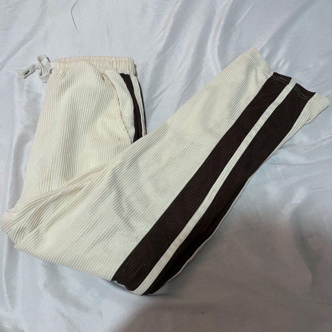 Original Adidas & Random Free Sweatpants (Category: Other Bottoms) located in Subic. Submitted by cyrelll (Listing ID 1466471014, Image 3). Description: SIZE : 23-30 inches.