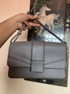 (Category: ) located in . Submitted by ukaybags2428 (Listing ID 1466352516, Image 1). Description: .