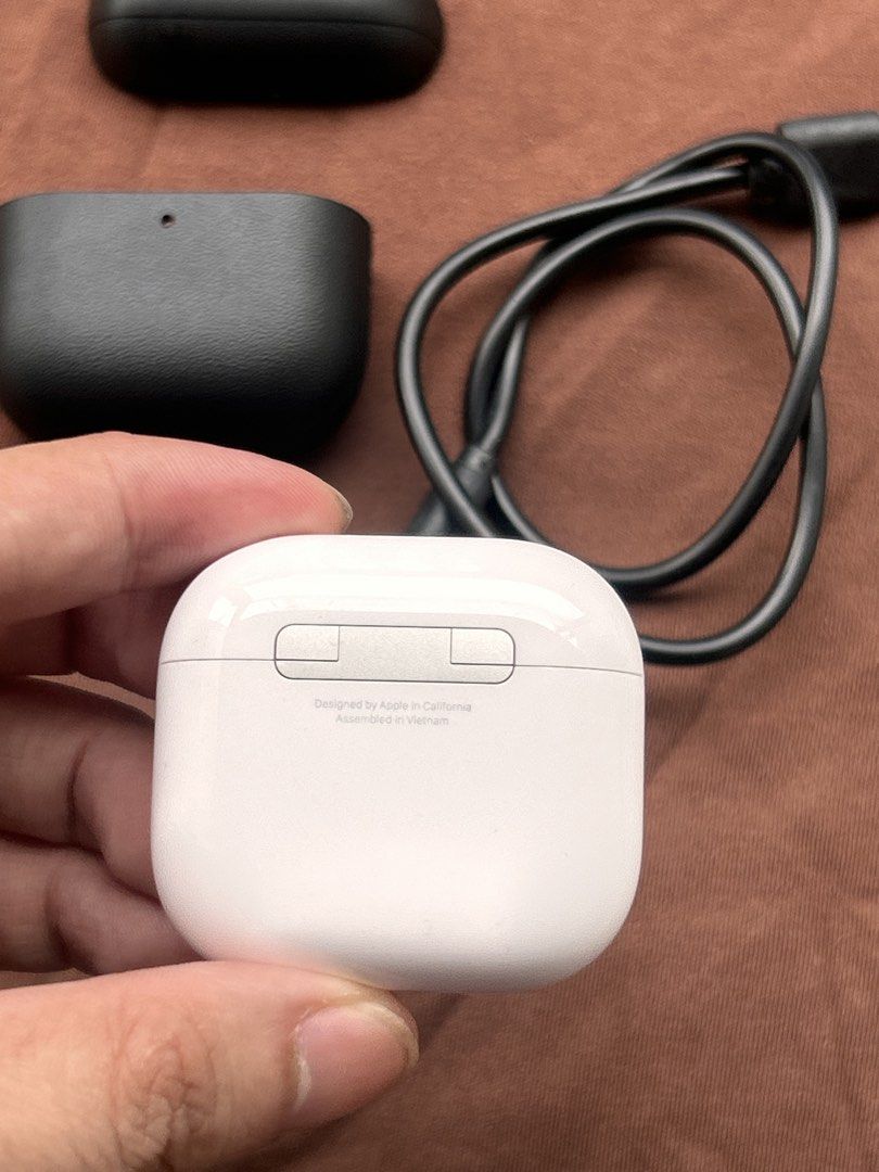 Original Apple Airpods 4 (Non ANC) (Category: Earphones) located in Manila. Submitted by Tjuan13 (Listing ID 1466442927, Image 3). Description: Try Secondhand Original Apple Airpods 4 (Non ANC) for only Php 5500 -100% Original -Free Usb C cable -Free Silicon Case -Smoothness 96% Front & 97% Back -Good battery life -Matagal Malowbat, Mabilis magcharge -Good quality -Crisp Button -Actual Photo -Ready to use -No Box -No swap -Free Shipping via Lalam