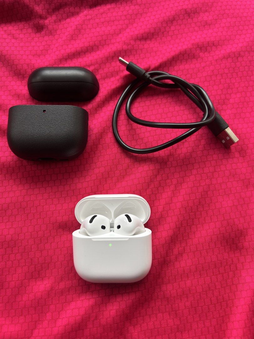Original Apple Airpods 4 (Non ANC) (Category: Earphones) located in Manila. Submitted by Tjuan13 (Listing ID 1466558968, Image 1). Description: Try Secondhand Original Apple Airpods 4 (Non ANC) for only Php 5500 -100% Original -Free Usb C cable -Free Silicon Case -Smoothness 96% Front & 97% Back -Good battery life -Matagal Malowbat, Mabilis magcharge -Good quality -Crisp Button -Actual Photo -Ready to use -No Box -No swap -Free Shipping via Lalam
