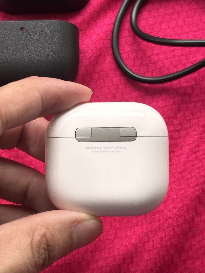 Original Apple Airpods 4 (Non ANC) (Category: Earphones) located in Manila. Submitted by Tjuan13 (Listing ID 1466558968, Image 3). Description: Try Secondhand Original Apple Airpods 4 (Non ANC) for only Php 5500 -100% Original -Free Usb C cable -Free Silicon Case -Smoothness 96% Front & 97% Back -Good battery life -Matagal Malowbat, Mabilis magcharge -Good quality -Crisp Button -Actual Photo -Ready to use -No Box -No swap -Free Shipping via Lalam